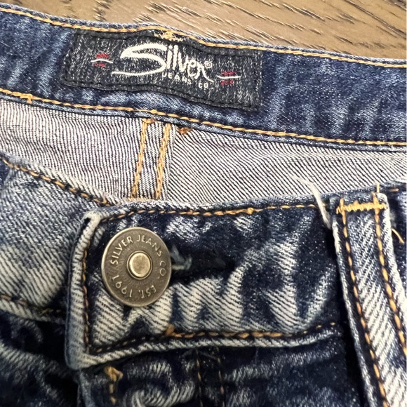 Jean shorts. Mom shorts Silver. Size 27 - Picture 3 of 5